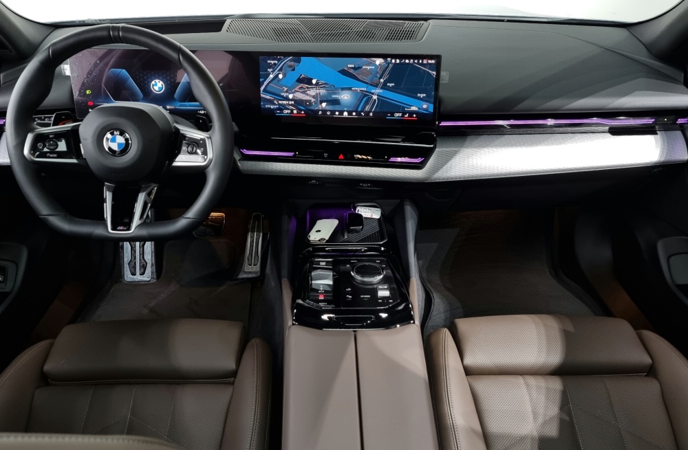 BMW 5 Series (G60)