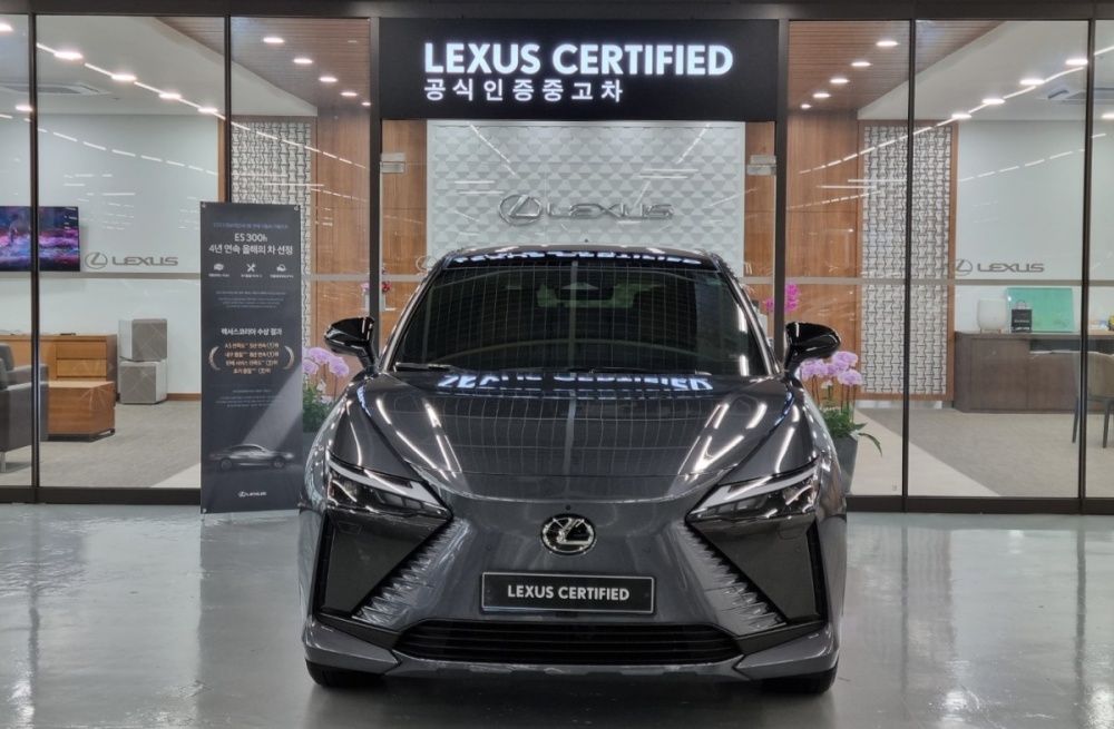 Lexus RZ450e