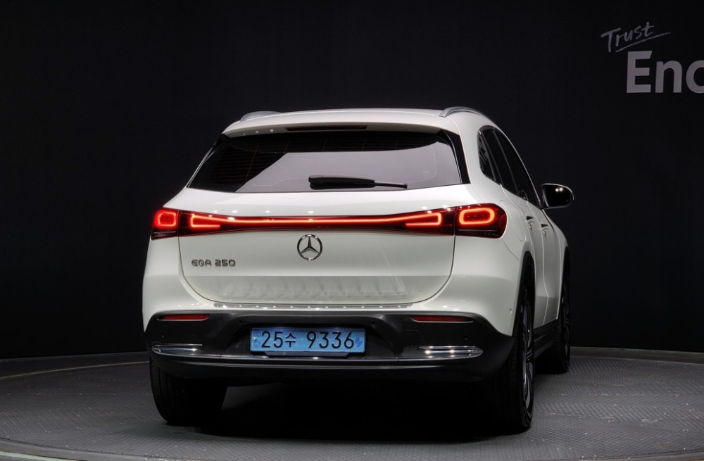 Mercedes-Benz EQA-H243