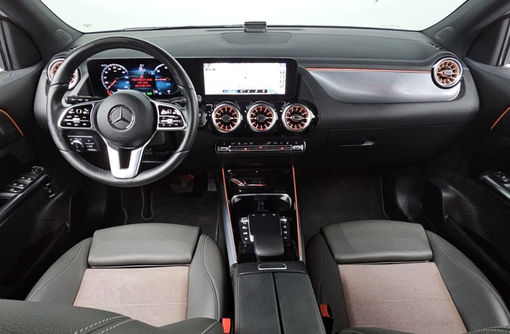 Mercedes-Benz EQA-H243