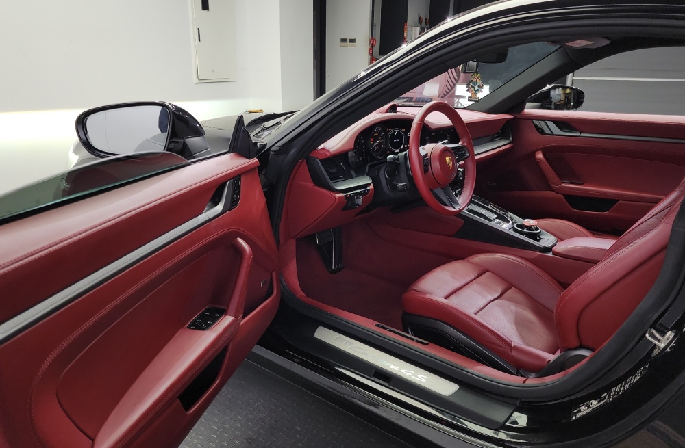 Porsche 911 (992)