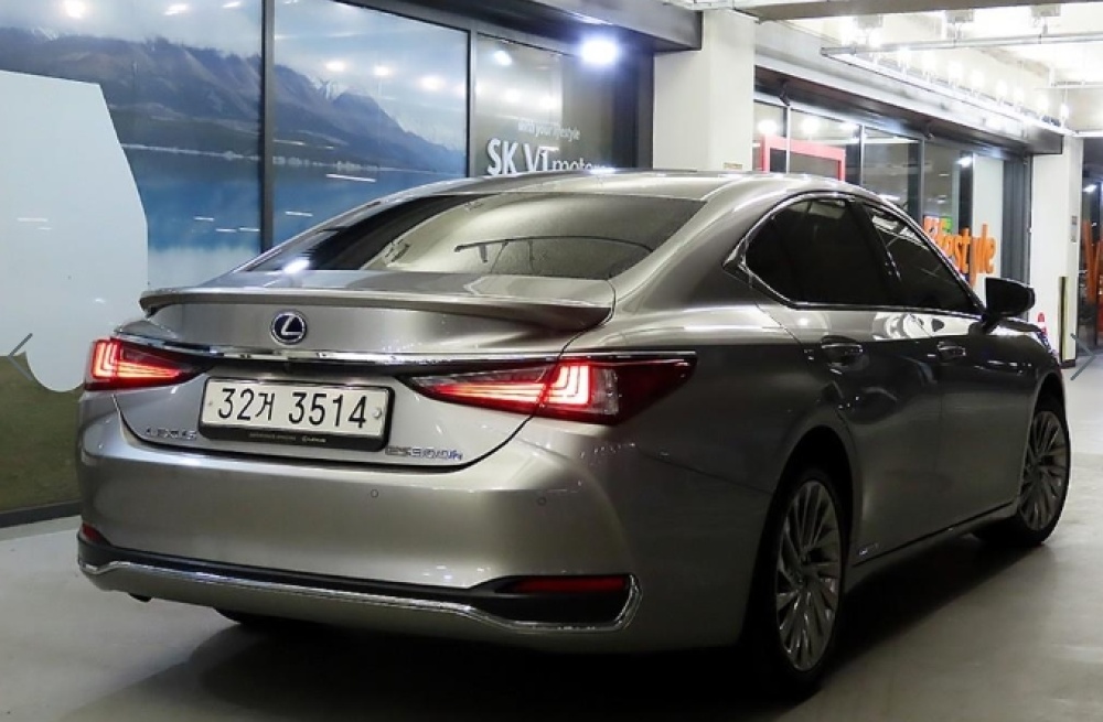 Lexus ES300h 7th generation