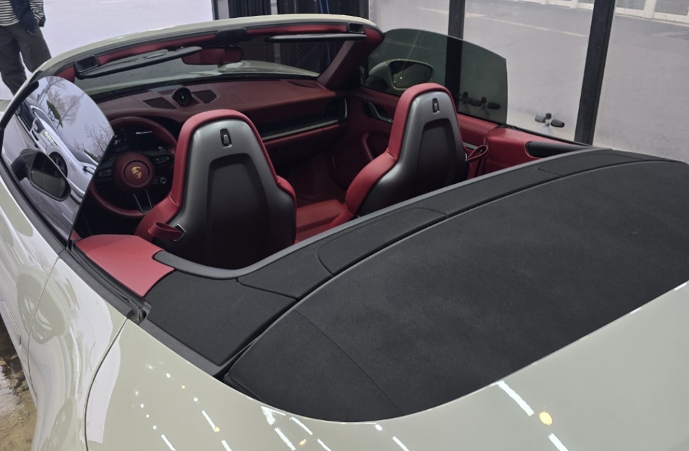 Porsche 911 (992)