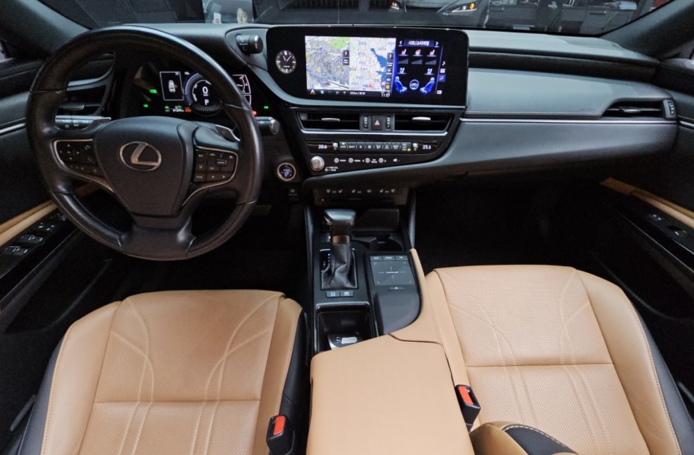 Lexus ES300h 7th generation