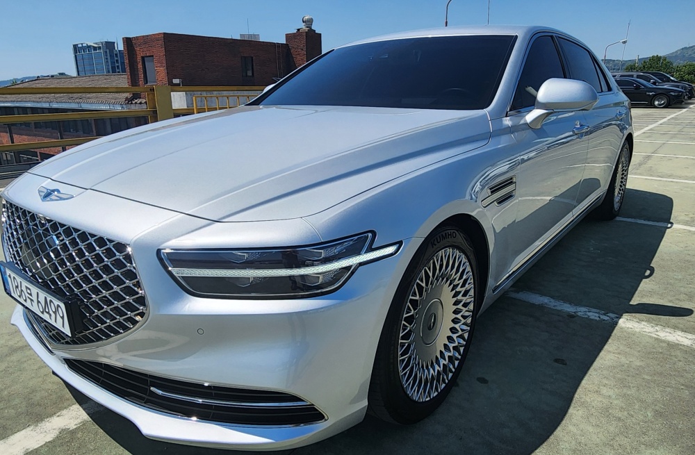 Genesis G90