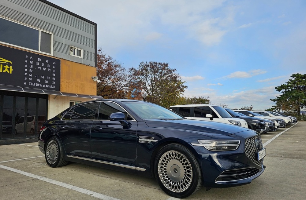 Genesis G90