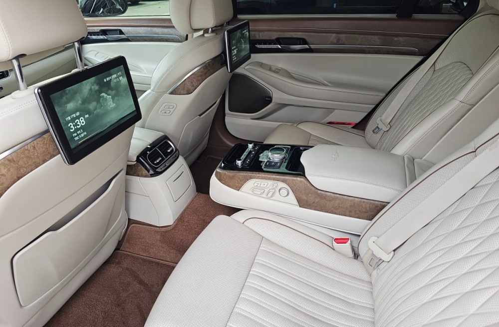 Genesis G90