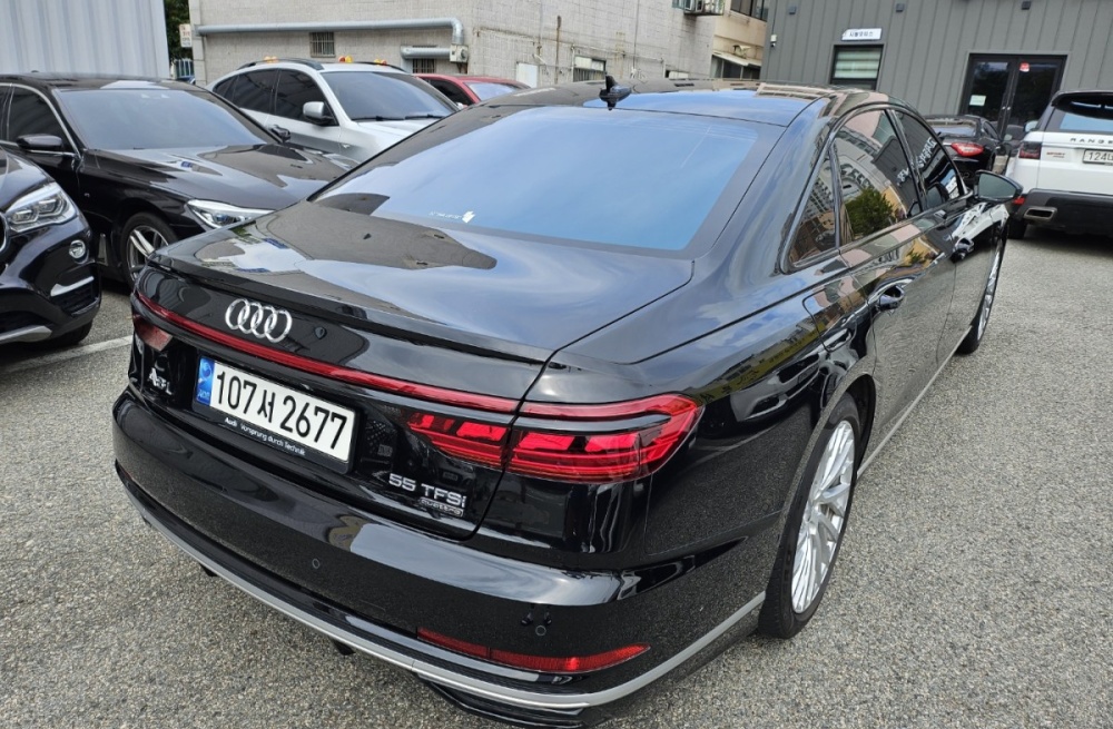 Audi A8 (D5)