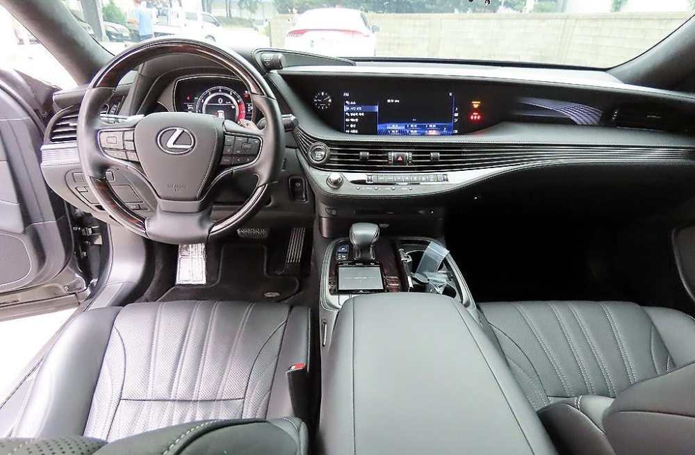 Lexus LS500 5th generation