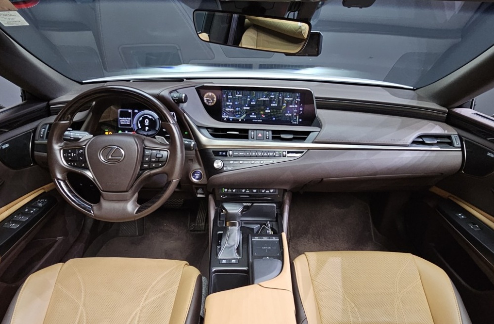 Lexus ES300h 7th generation