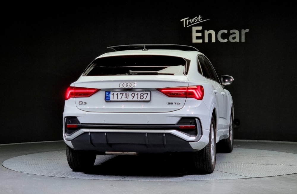 Audi Q3 (F3)