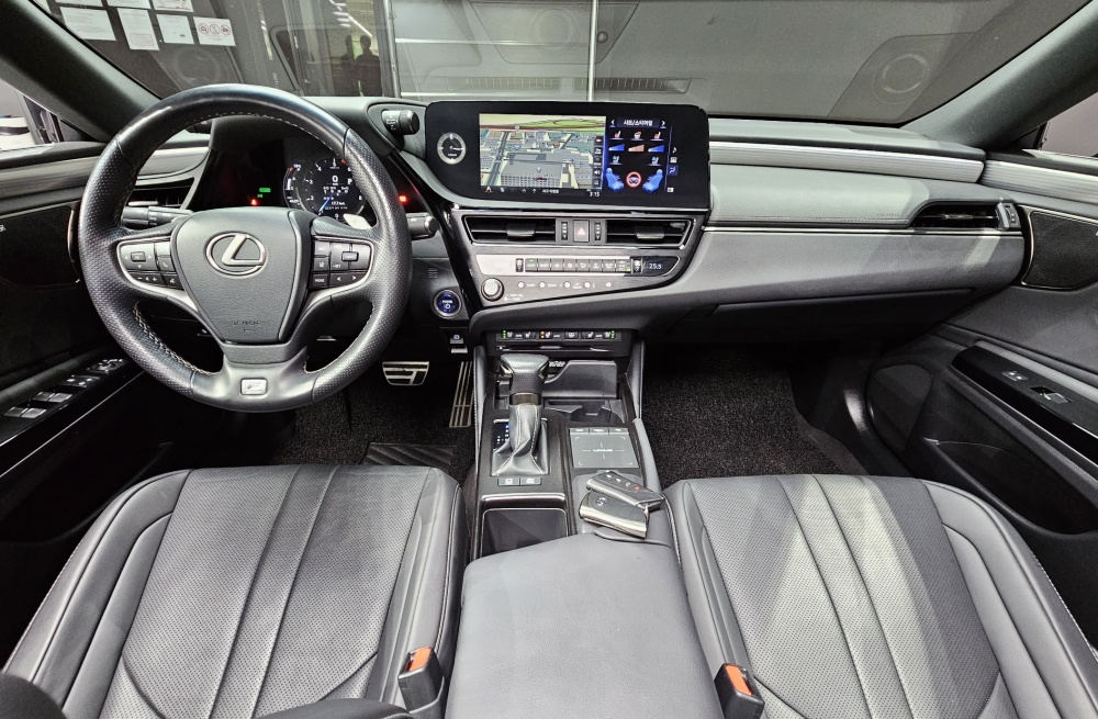 Lexus ES300h 7th generation