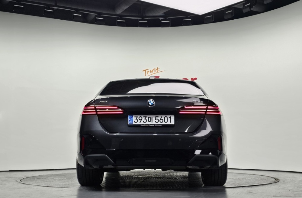 BMW 5 Series (G60)
