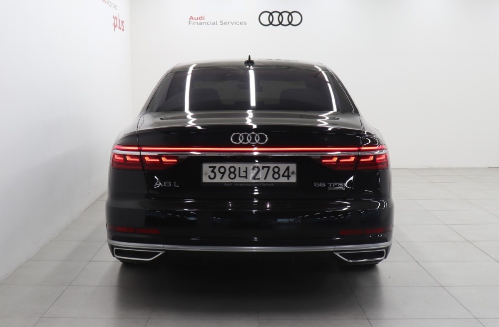 Audi A8 (D5)