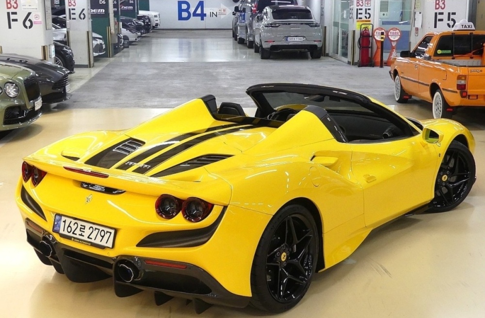 Ferrari F8 Spider