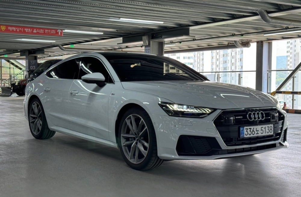 Audi A7 (4K)