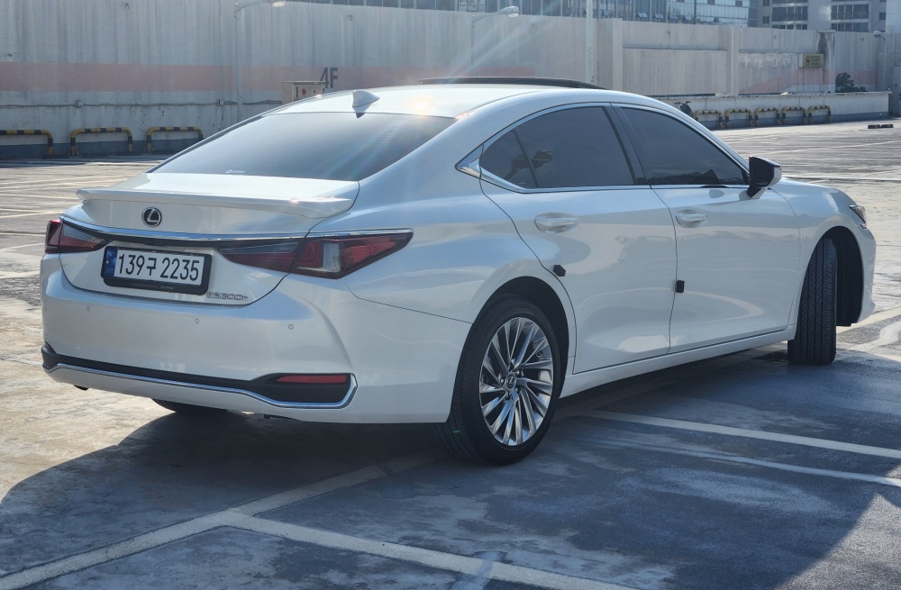 Lexus ES300h 7th generation