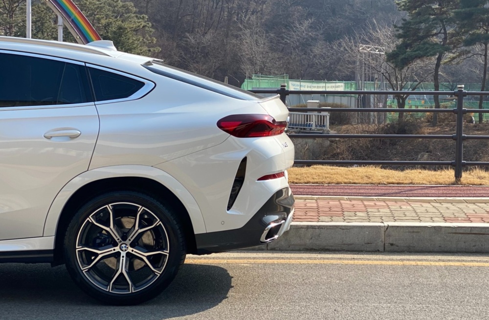 BMW X6 (G06)