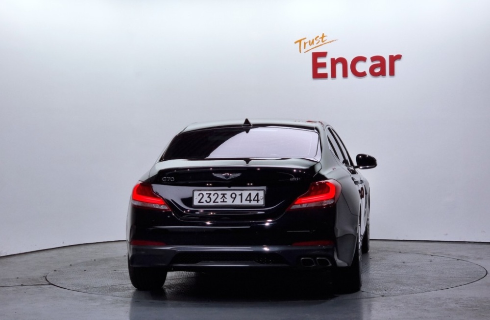 Genesis G70