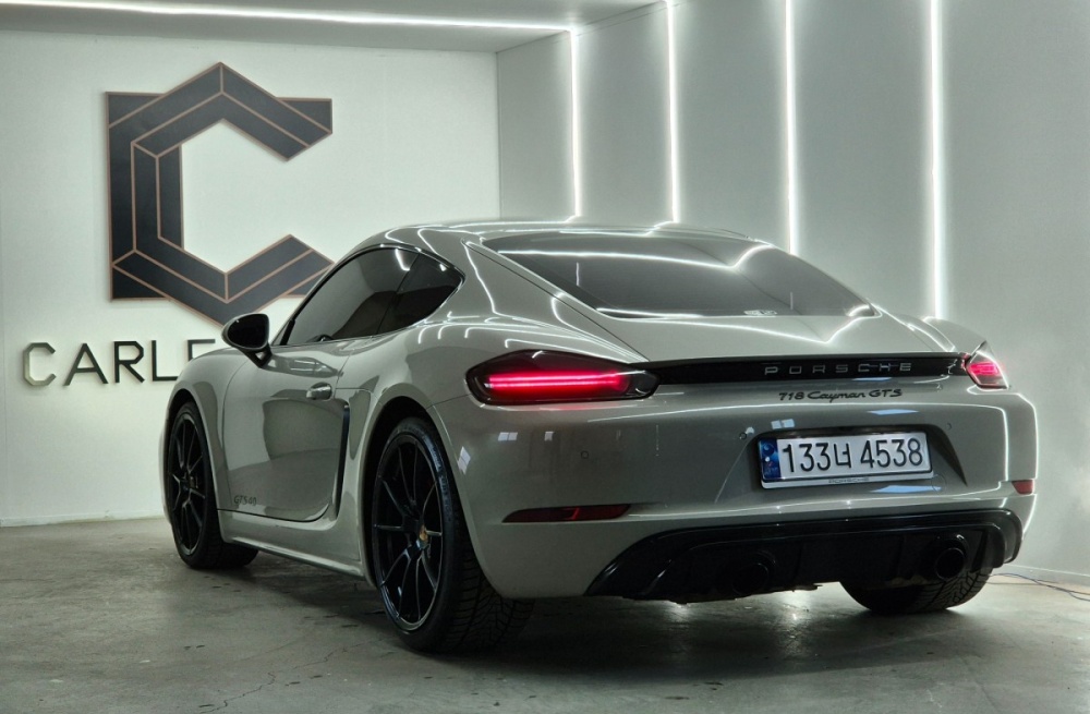 Porsche 718 Cayman