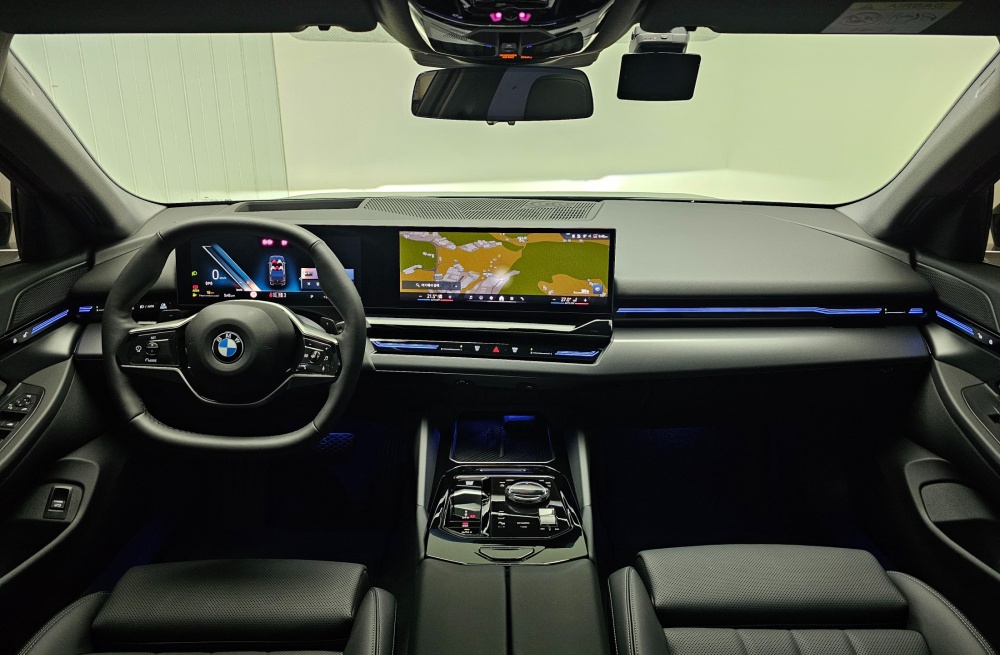 BMW 5 Series (G60)