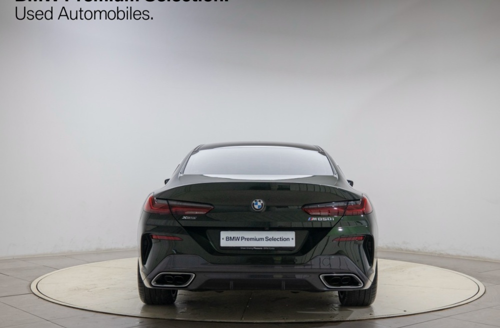 BMW 8 Series (G15)