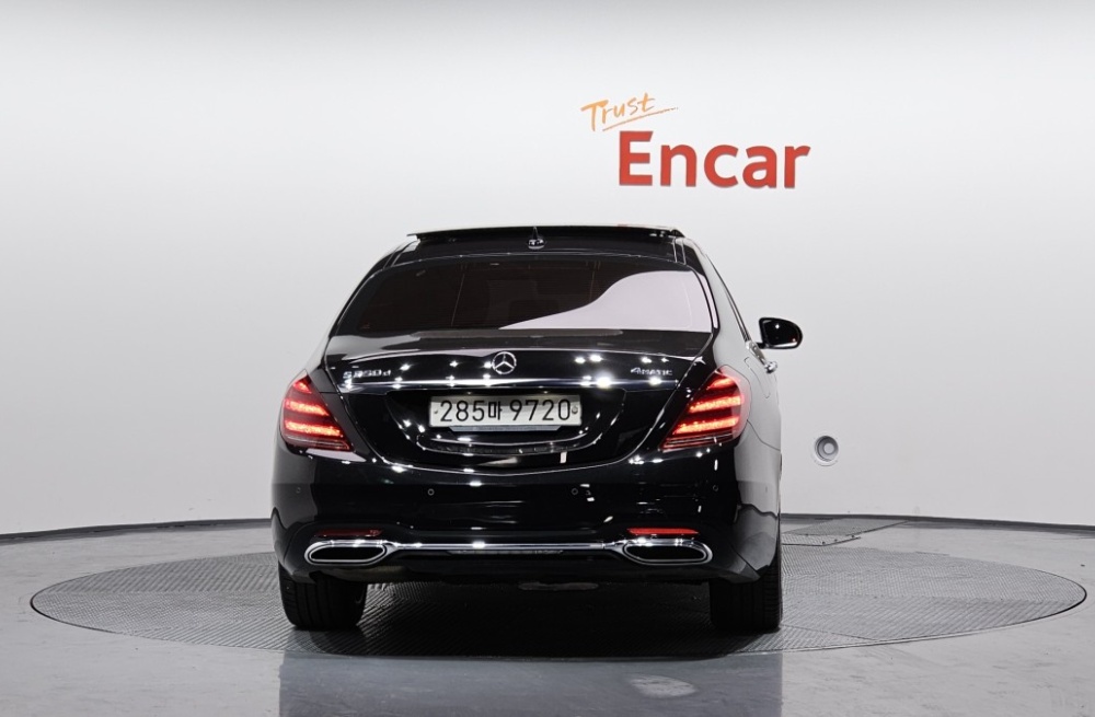 Mercedes-Benz S-Class W222