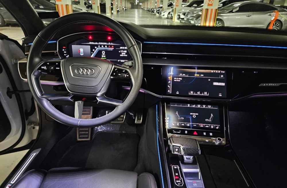 Audi S8 (D5)