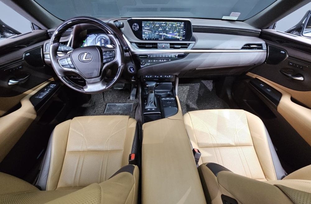 Lexus ES300h 7th generation