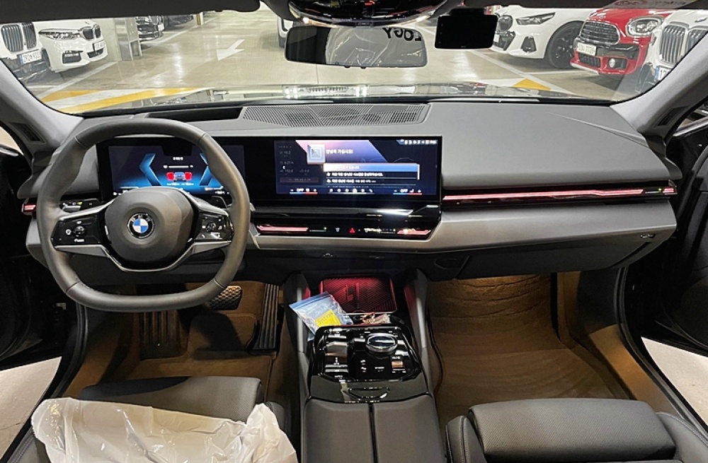 BMW 5 Series (G60)