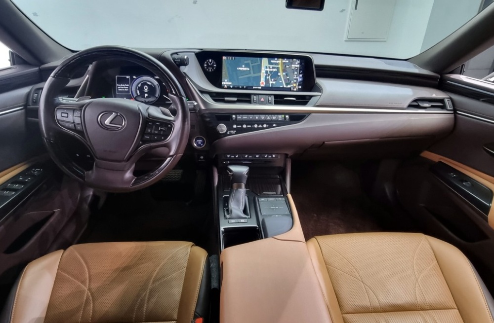 Lexus ES300h 7th generation