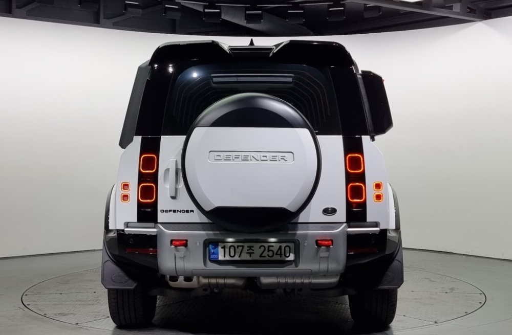 Land rover Defender (L663)