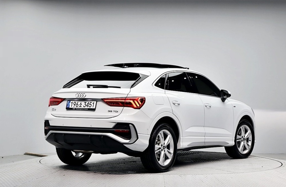 Audi Q3 (F3)