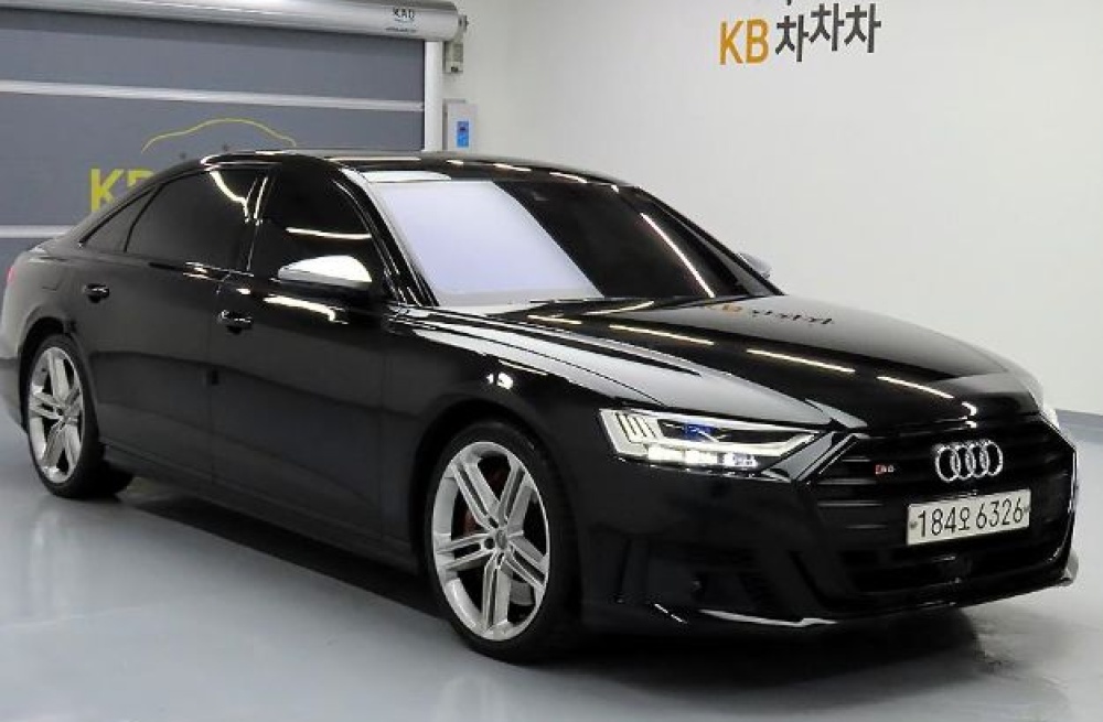 Audi S8 (D5)