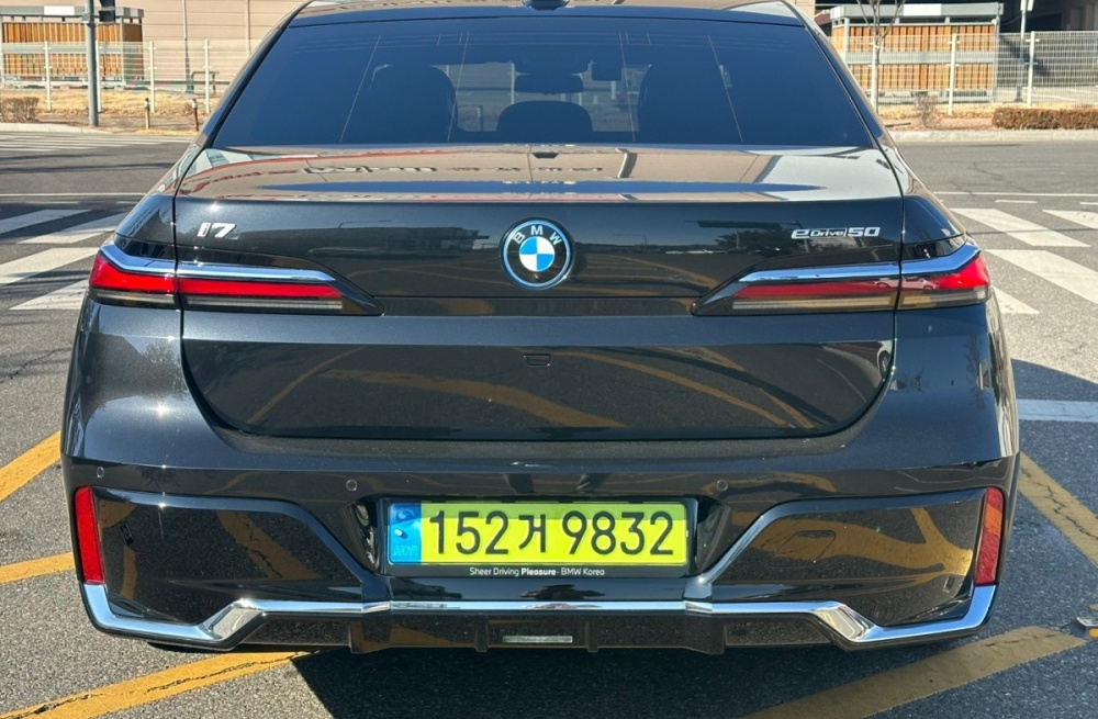 BMW i7 (G70)