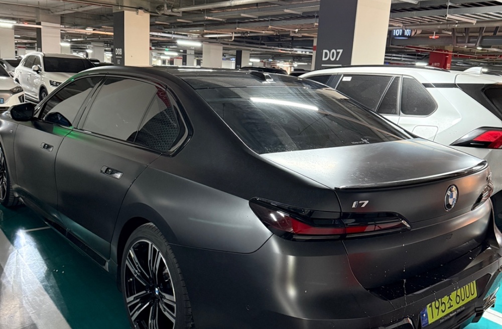 BMW i7 (G70)