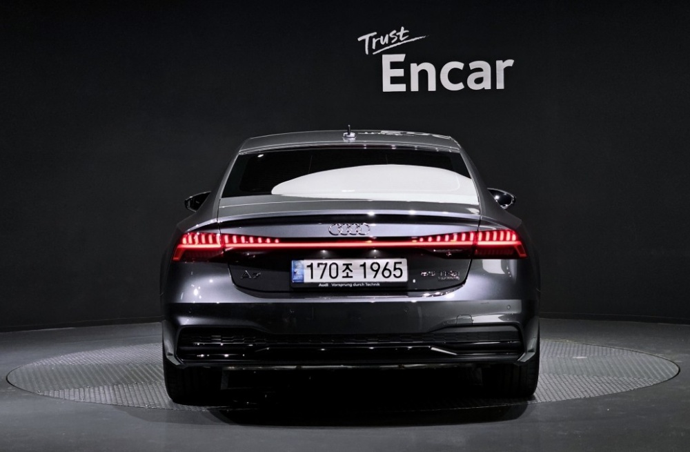 Audi A7 (4K)