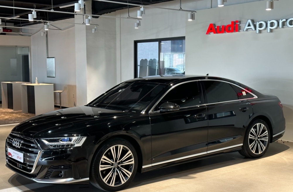 Audi A8 (D5)