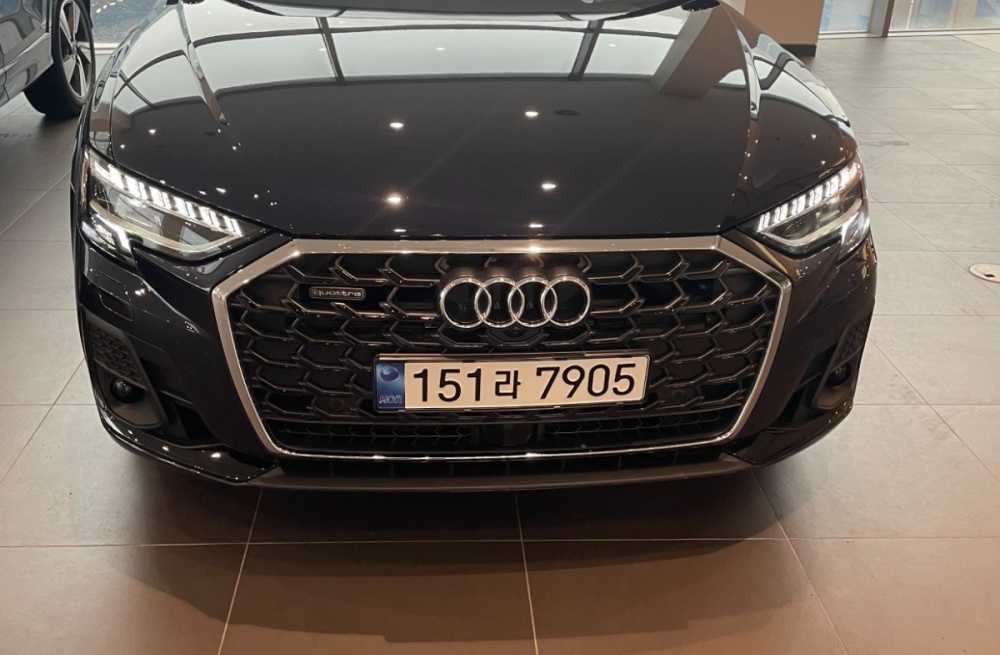 Audi A8 (D5)