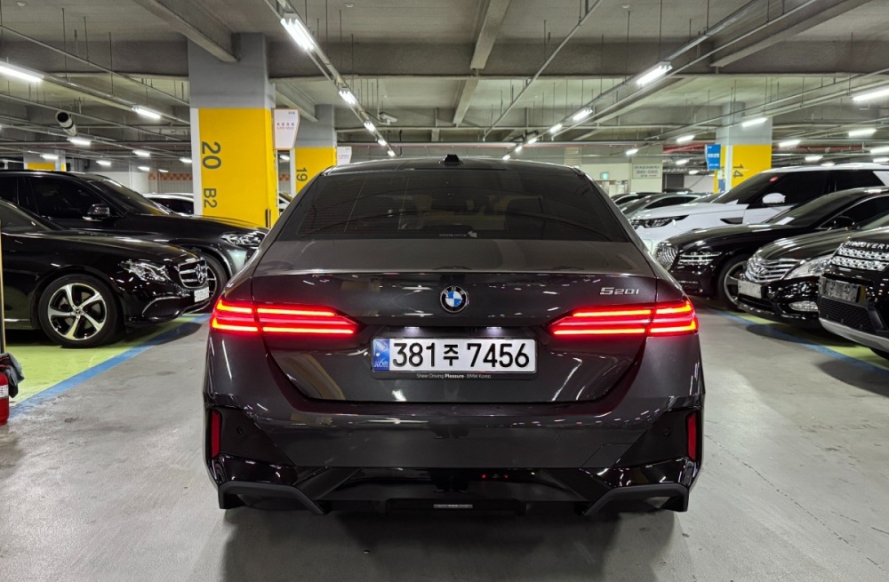 BMW 5 Series (G60)