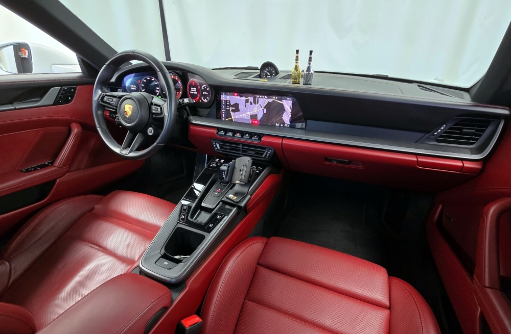 Porsche 911 (992)
