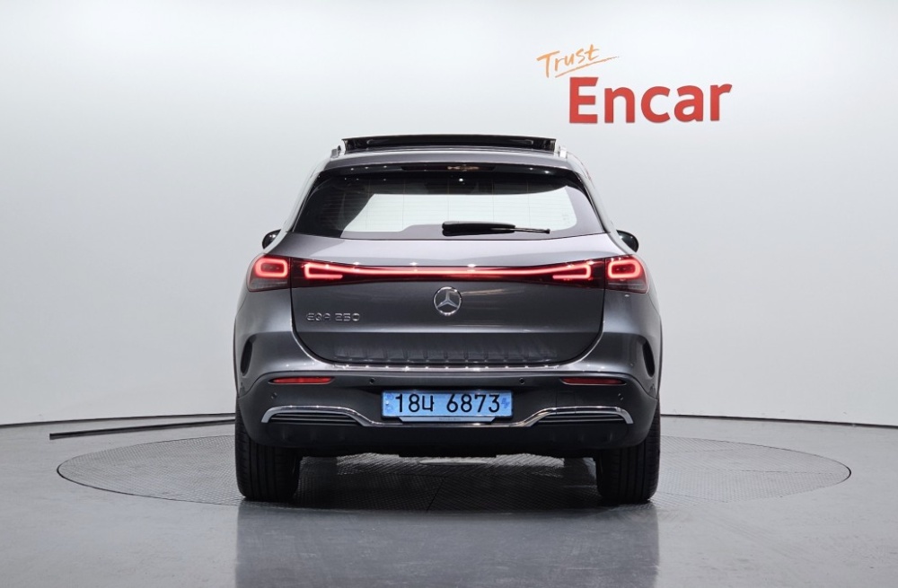 Mercedes-Benz EQA-H243