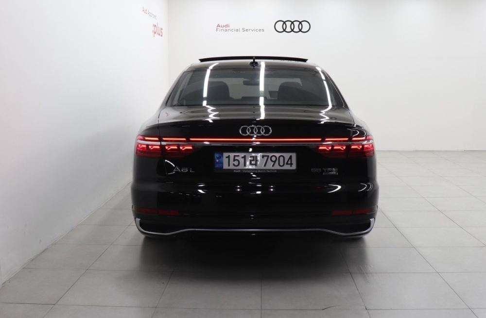 Audi A8 (D5)