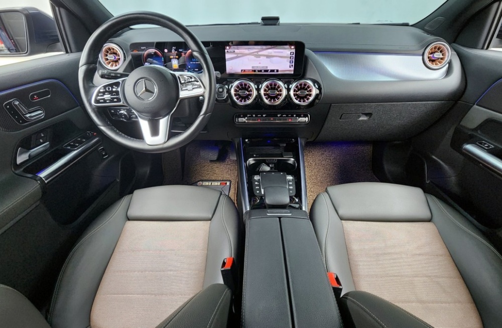 Mercedes-Benz EQA-H243