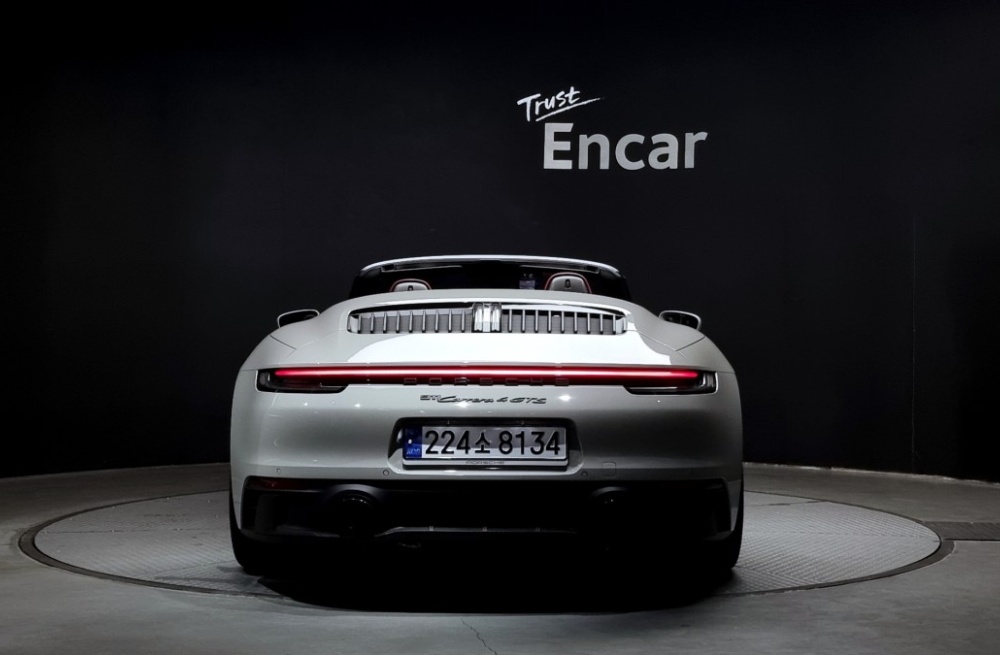 Porsche 911 (992)