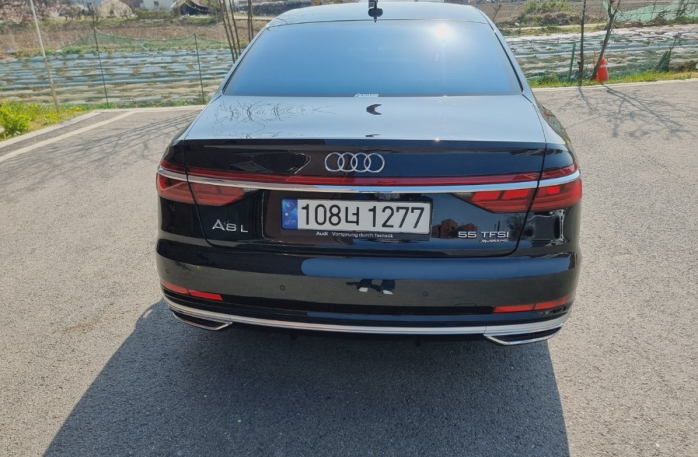 Audi A8 (D5)