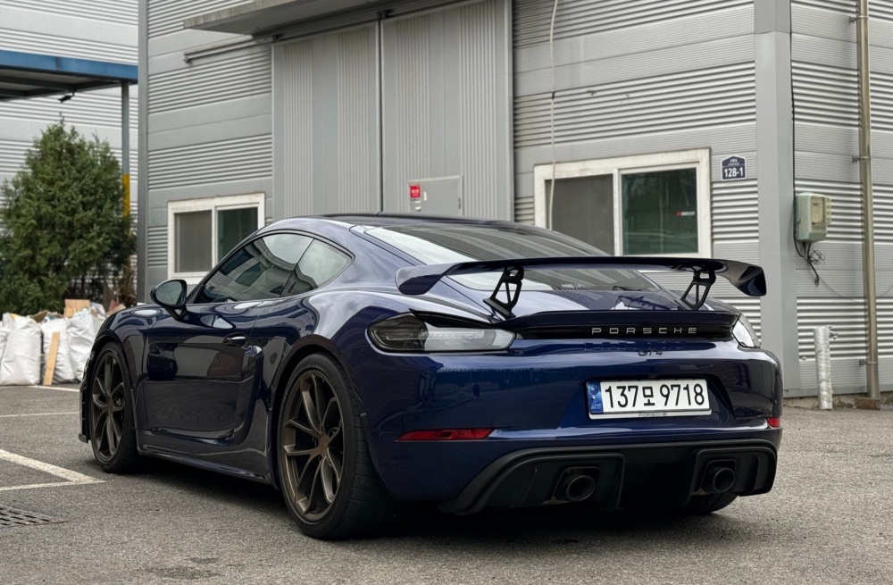 Porsche 718 Cayman