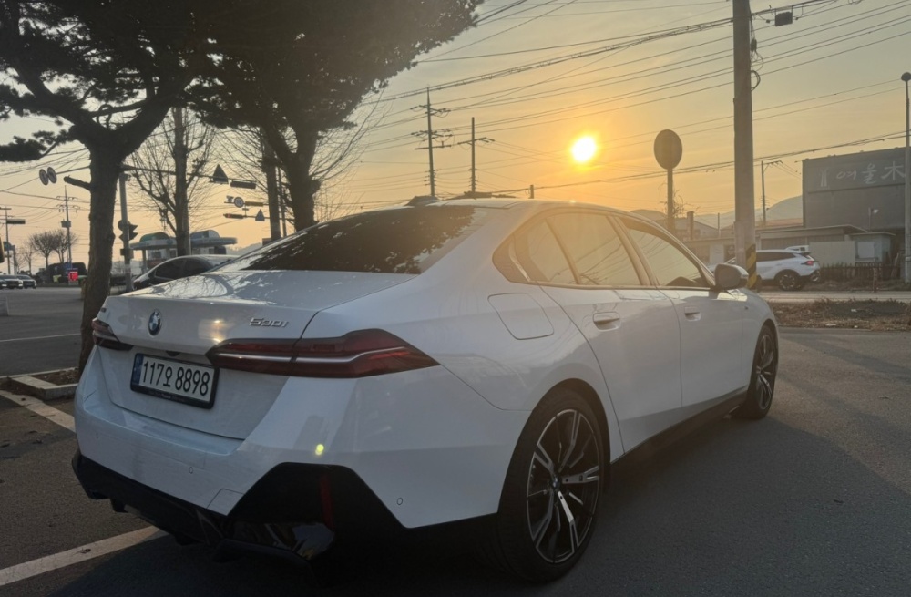 BMW 5 Series (G60)