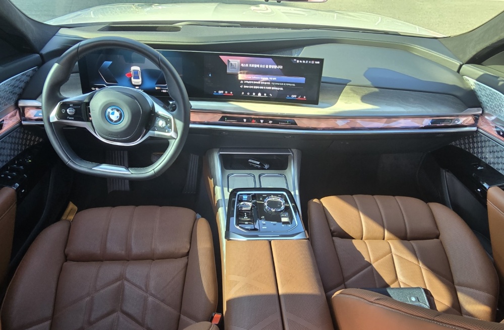 BMW i7 (G70)