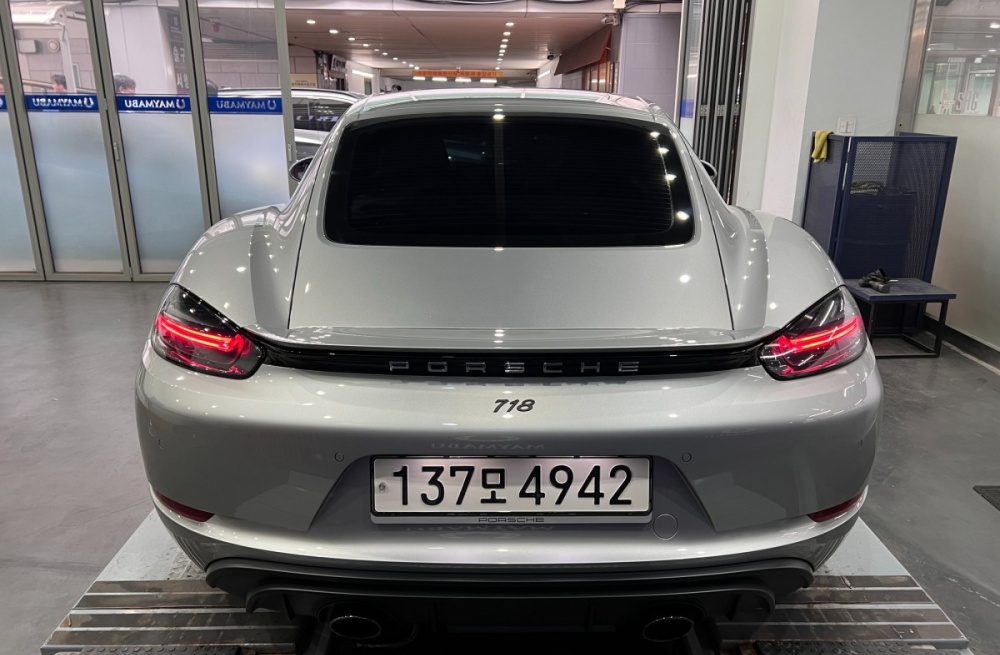 Porsche 718 Cayman